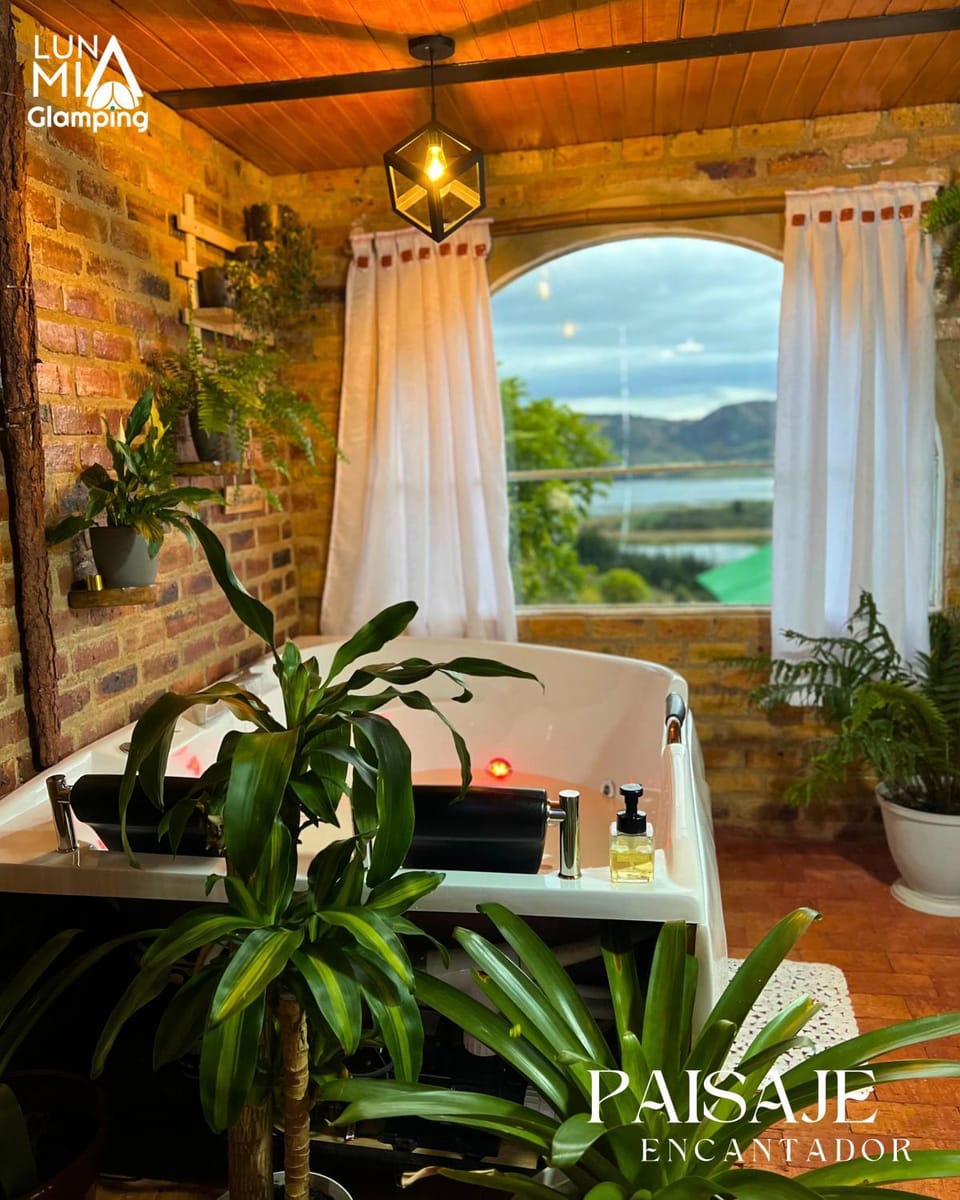 Natural landscape, Hot Tub, Photo of the whole room, Lake view, Mountain view