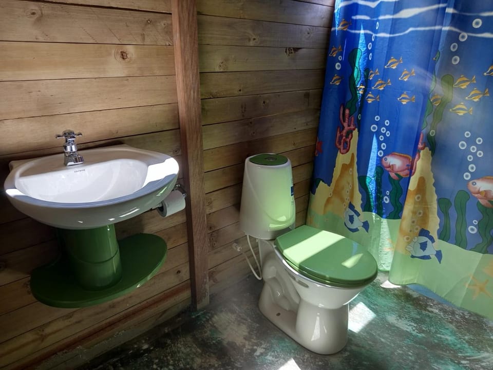 Cabaña y restaurante vikana Inn in Choco, Colombia