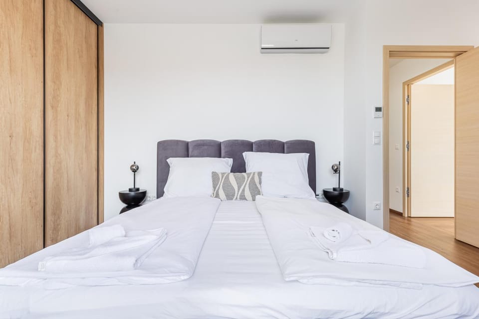 Bed, Bedroom, wardrobe, air conditioner