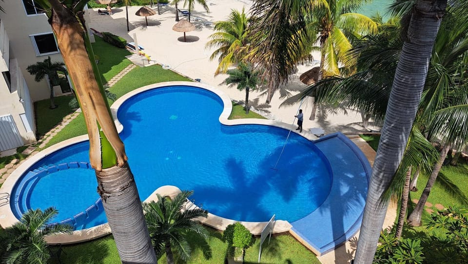 Ocean Front - Ground Floor Condo Apartment in Cancun