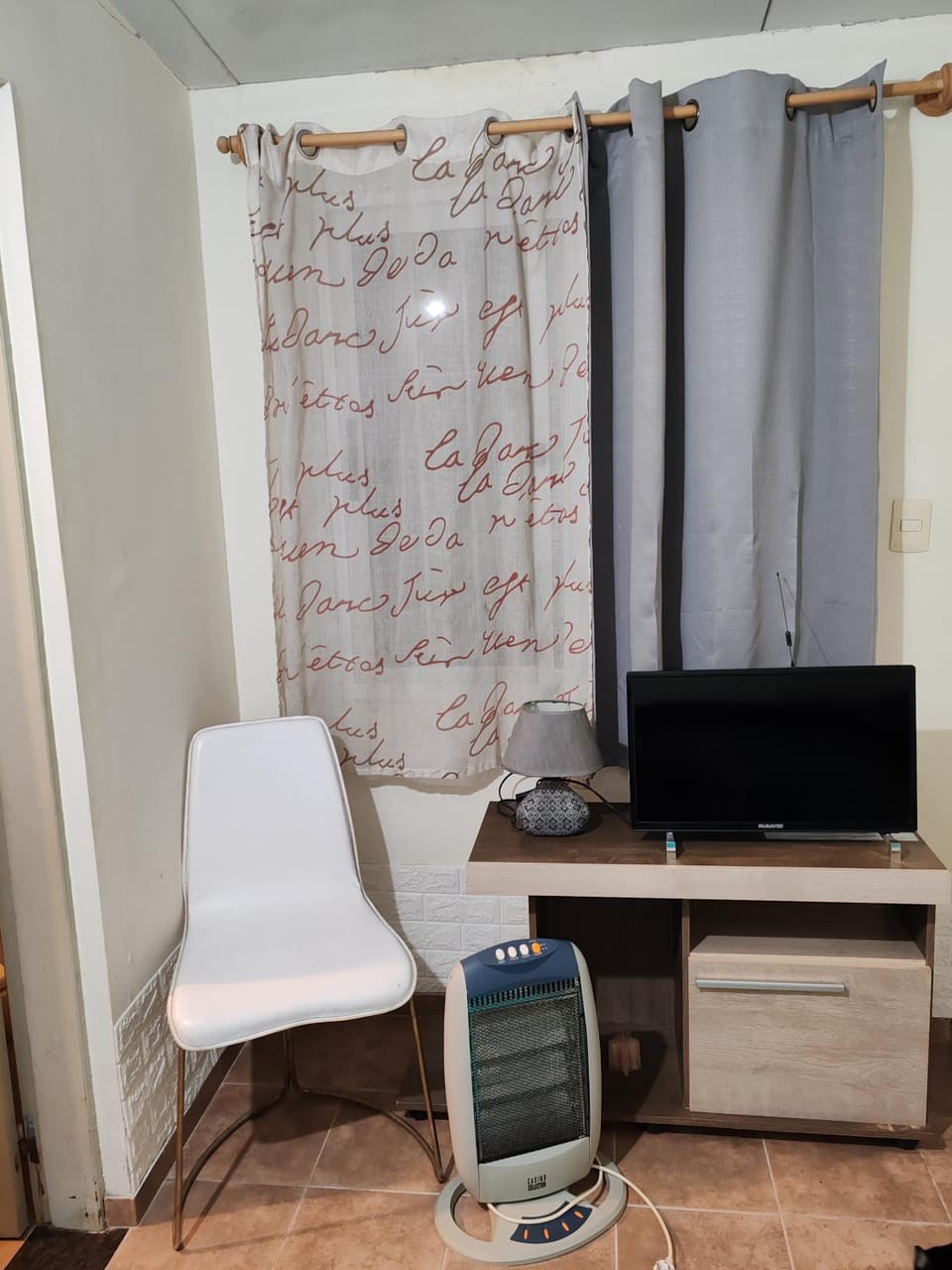 Apto independiente al fondo de casa familiar Apartment in Montevideo Department, Uruguay