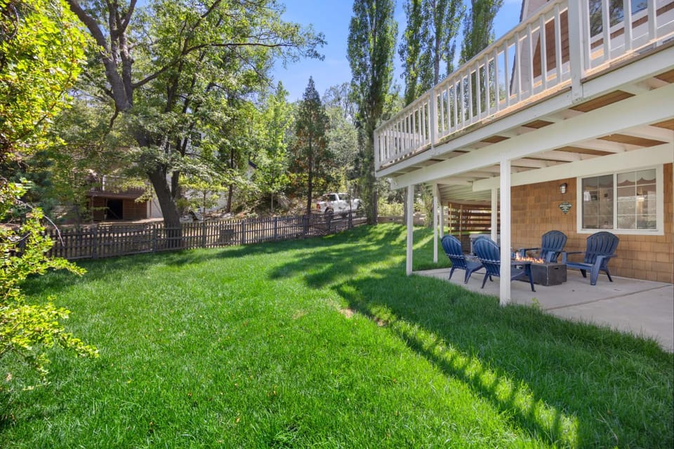 Lake Arrowhead 3BR Cabin Lake Access Hot Tub Colby & Conrad Cabin in Lake Arrowhead