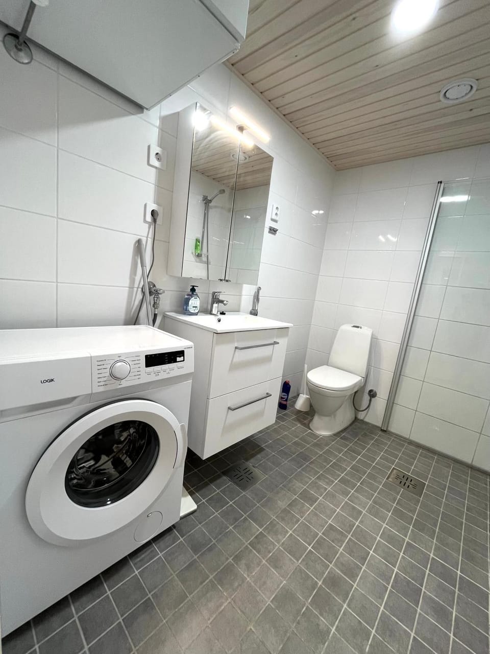 Shower, Toilet, bidet, washing machine