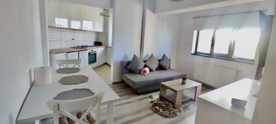 Kitchen or kitchenette, Seating area, Dining area