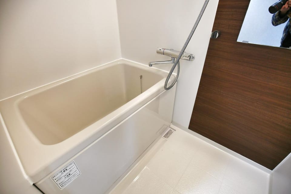 QU302 EPrivate 2BR Home with Living Room and Kitchen, Separate Bath and Toilet, Sleeps 4 Apartment in Japan
