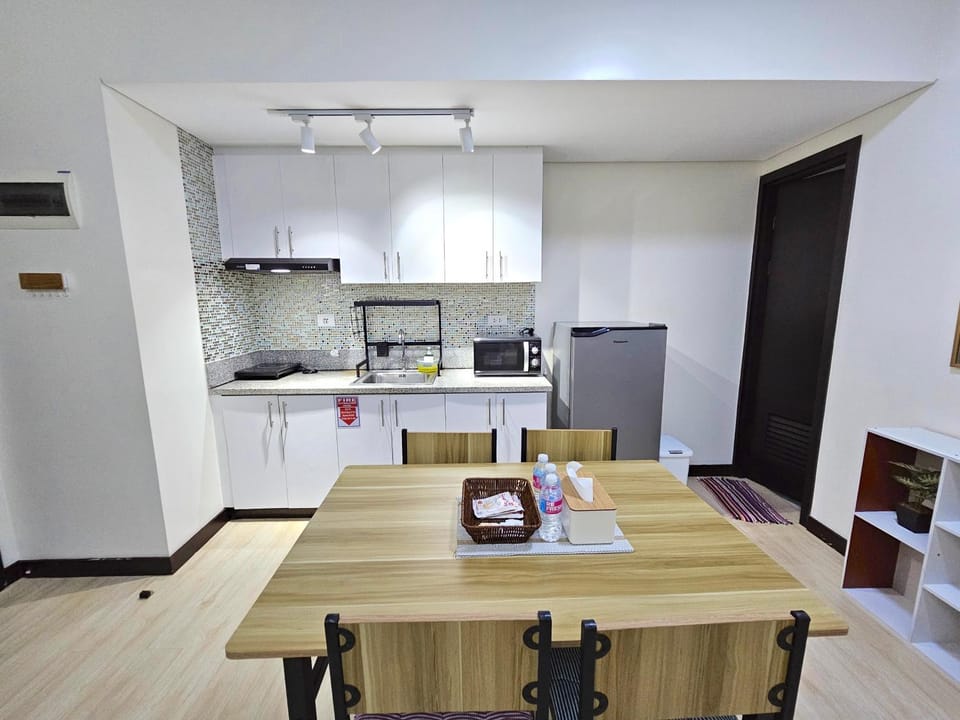 Dining area, kitchen