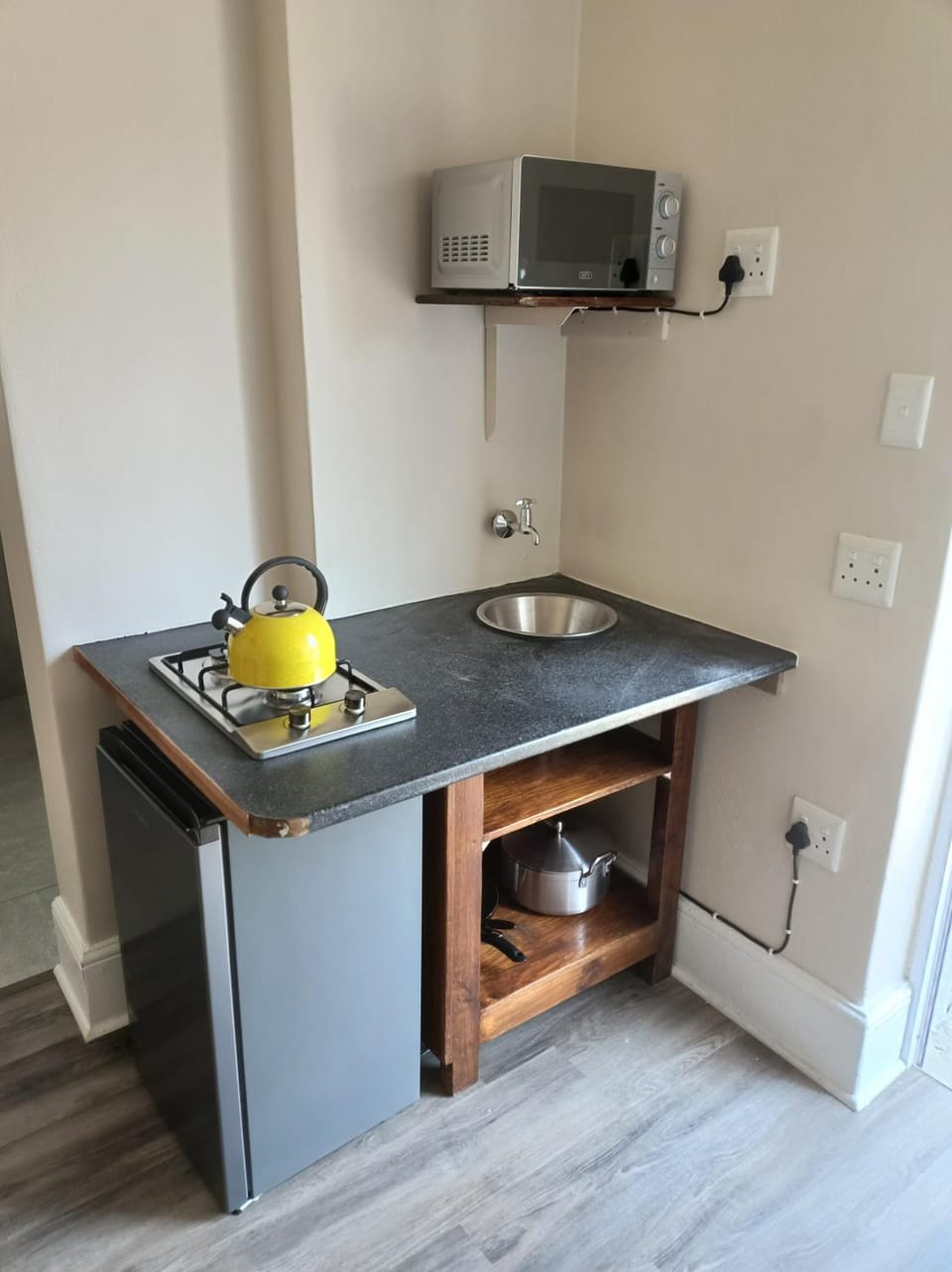 Kitchen or kitchenette