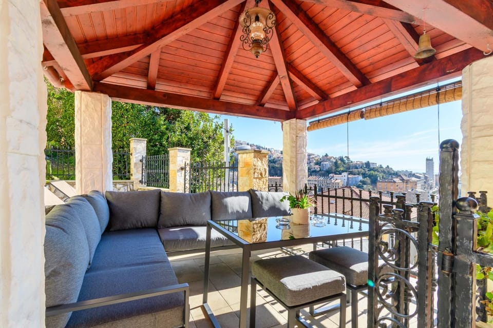 Balcony/Terrace, City view