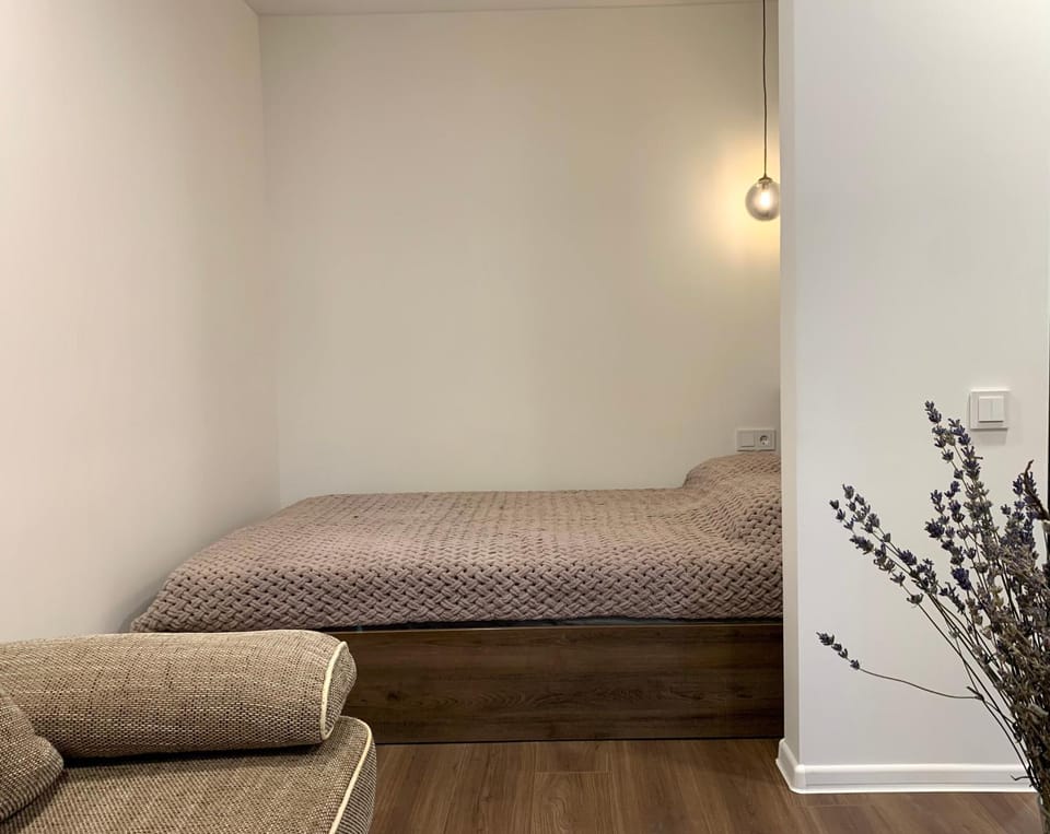 Bed, Seating area, Bedroom