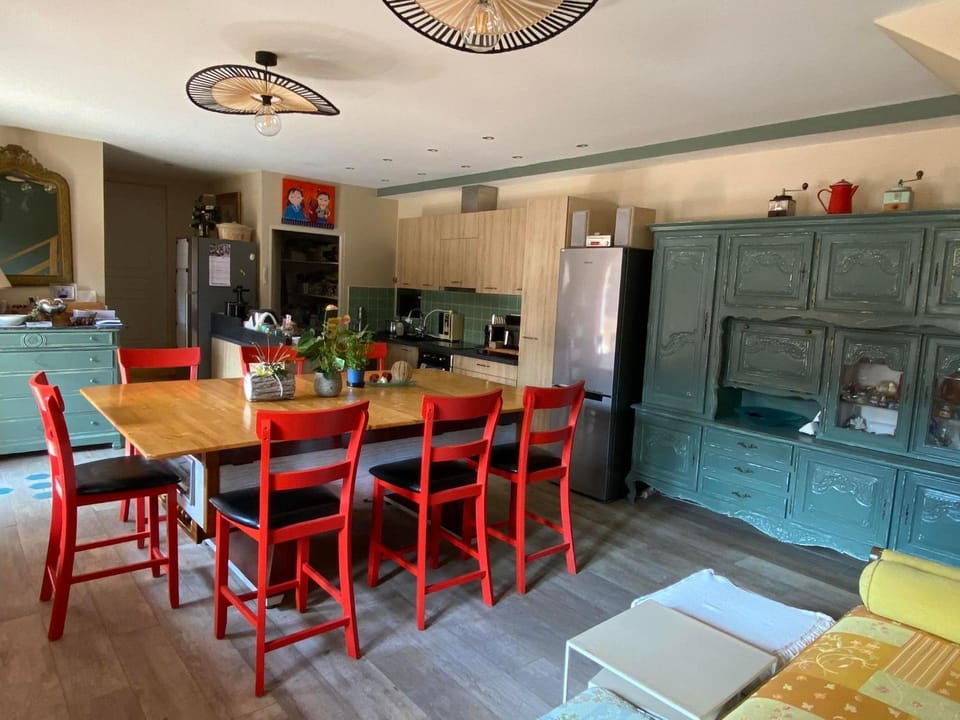 Kitchen or kitchenette, Living room, Dining area, oven, stove
