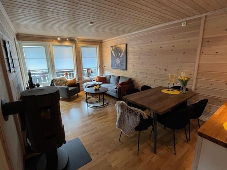 Living room, Dining area