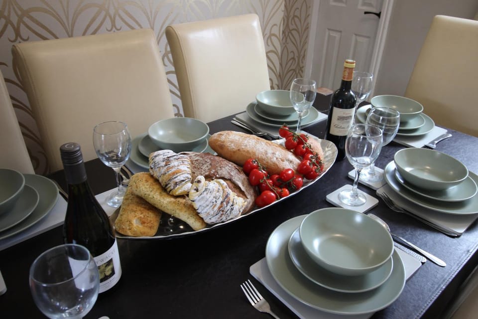 The Trafalgar Sleeps 7 Town Centre House House in Scarborough