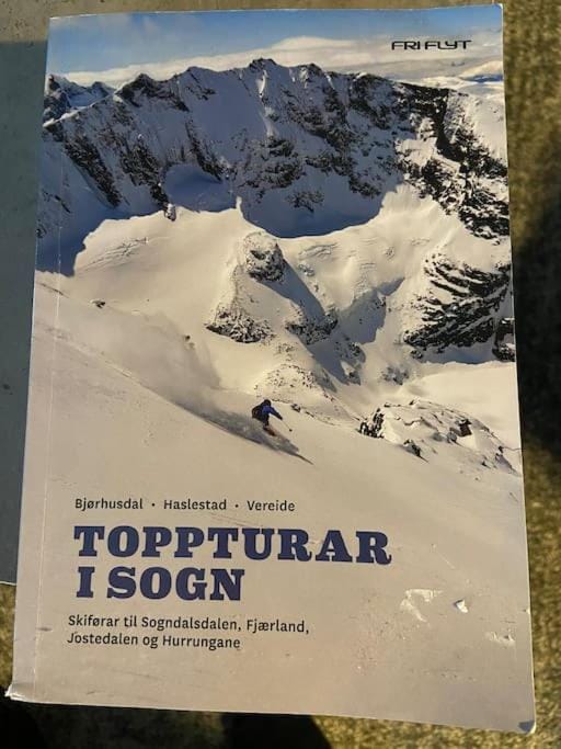 Hytte i flott natur og nær breen House in Vestland