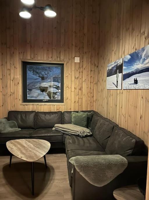 Hytte i flott natur og nær breen House in Vestland