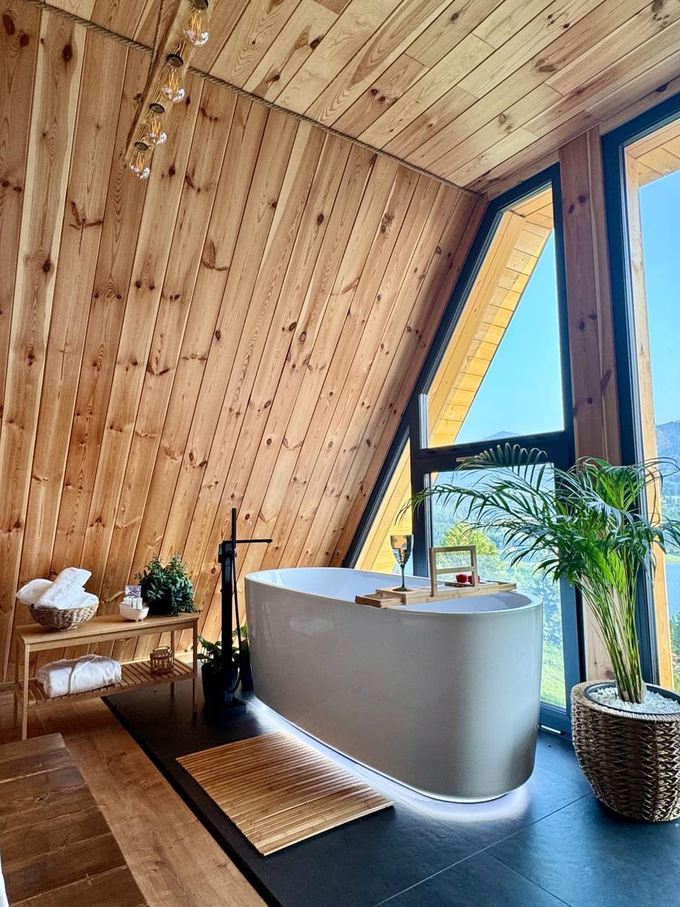 A-Frame Belvedere Colibița Nature lodge in Romania