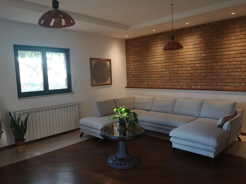 Living room, Seating area, internet