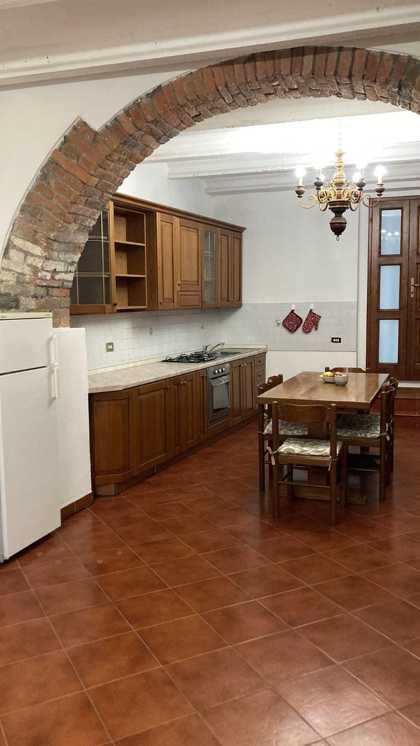 Kitchen or kitchenette, Dining area, oven, stove