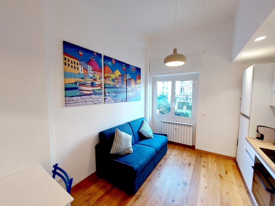 Kitchen or kitchenette, Living room, Dining area, internet