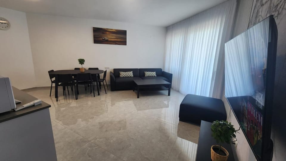 TV and multimedia, Living room, air conditioner