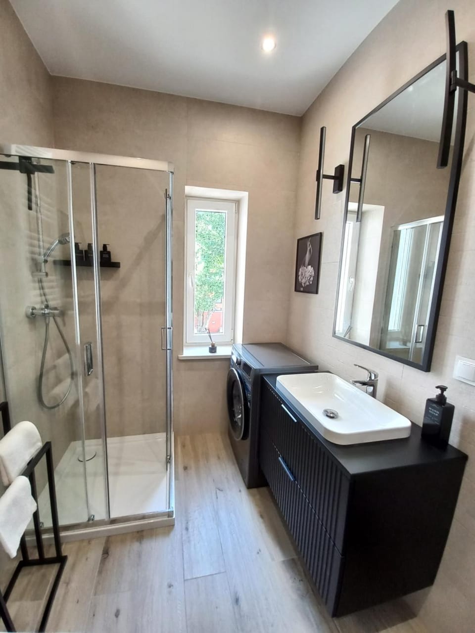Shower, Bathroom, towels