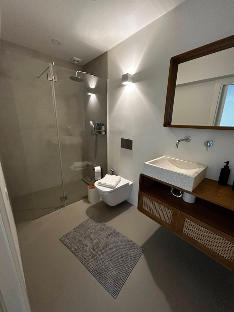 Toilet, Bathroom, towels