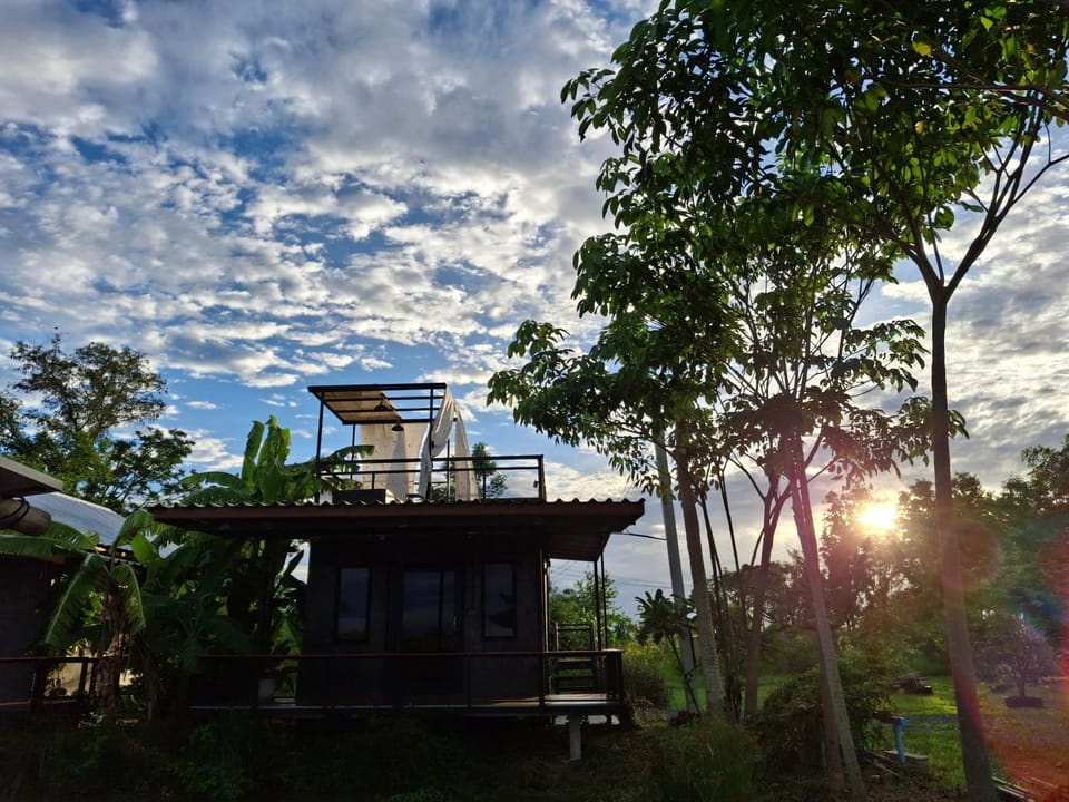 ฟาร์มสเตย์สุโขทัยบ้านไร่เบสแคมป์ Chalet in Thailand