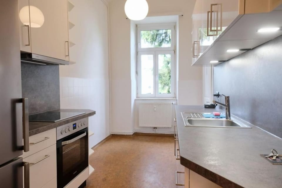NOOR - Calm City Stay with Garden - Free Parking & Near Messe Apartment in Graz