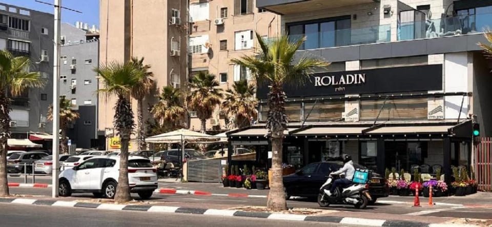 Neighbourhood, Location