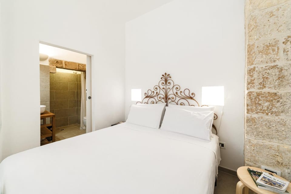 Bed, Decorative detail, Decorative detail, Bedroom