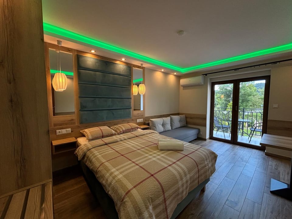 Bed, Photo of the whole room, Seating area