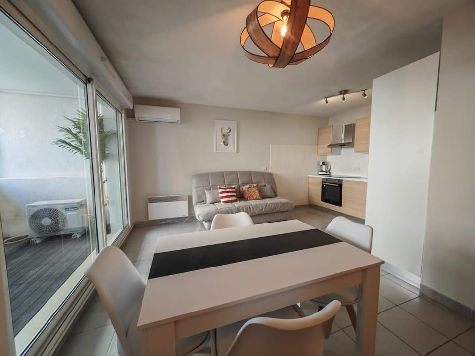 Kitchen or kitchenette, Living room