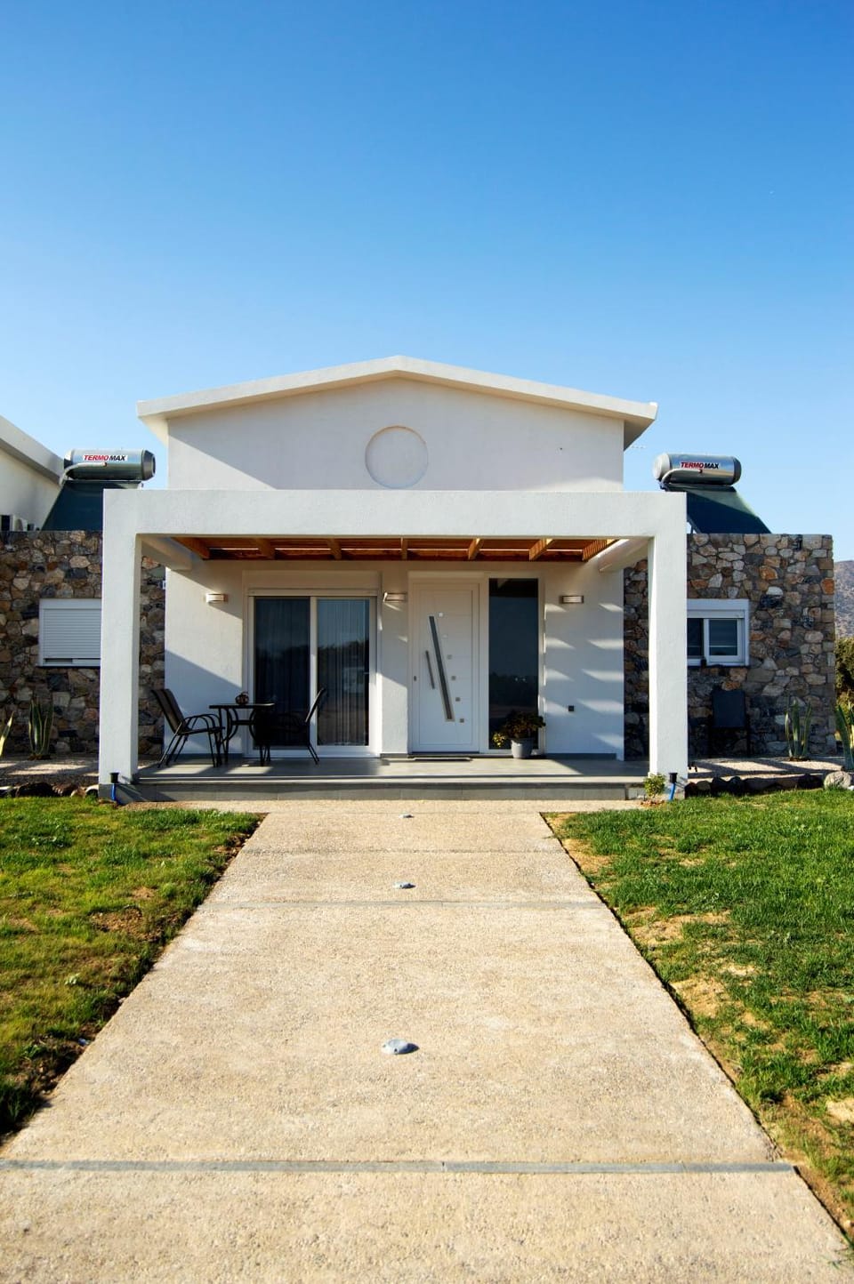 Property building, Facade/entrance, Day