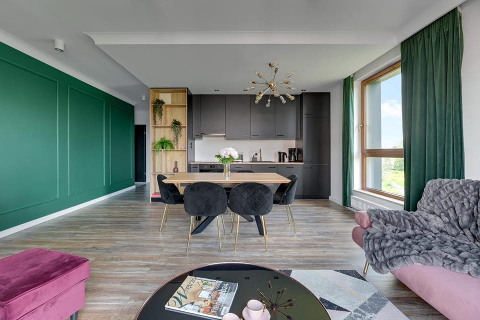 Kitchen or kitchenette, Living room, Seating area, Dining area