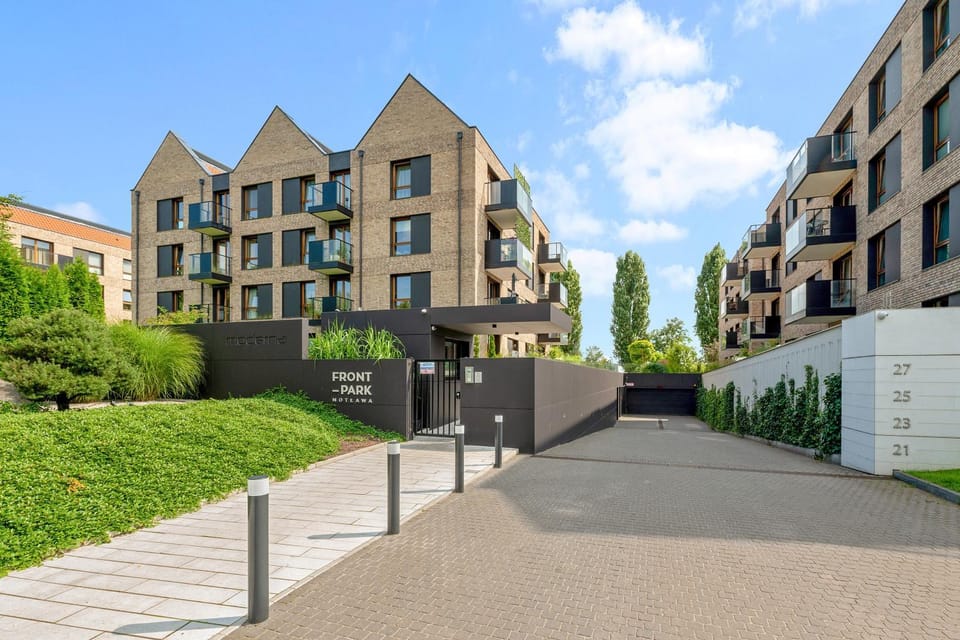 Property building, Day, Neighbourhood, Street view