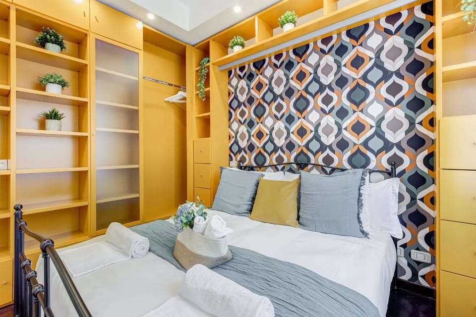 Photo of the whole room, Bedroom, towels