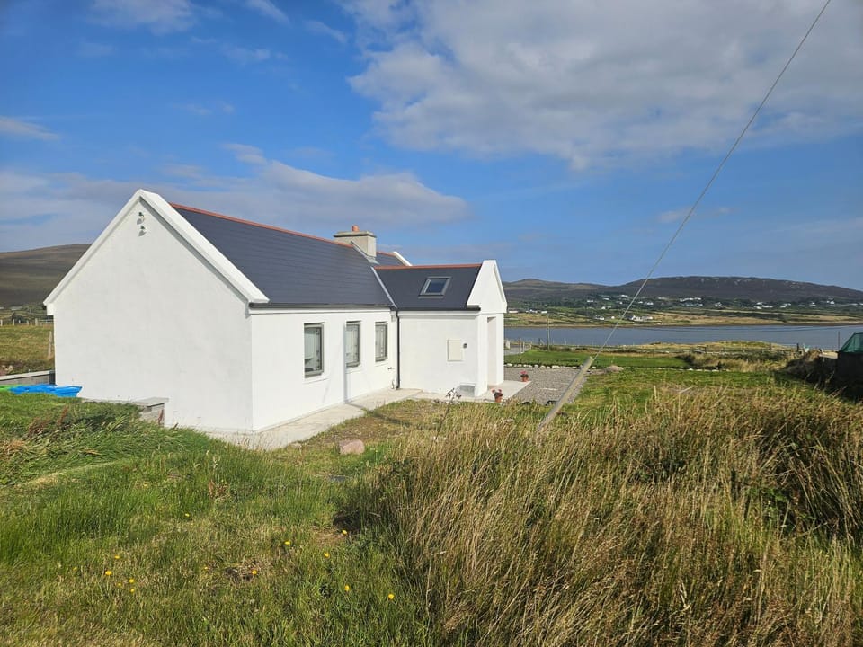Property building, Nearby landmark, Day, Natural landscape, Lake view, Mountain view, River view, Sea view