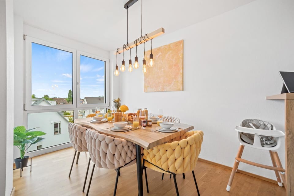 Food and drinks, Dining area