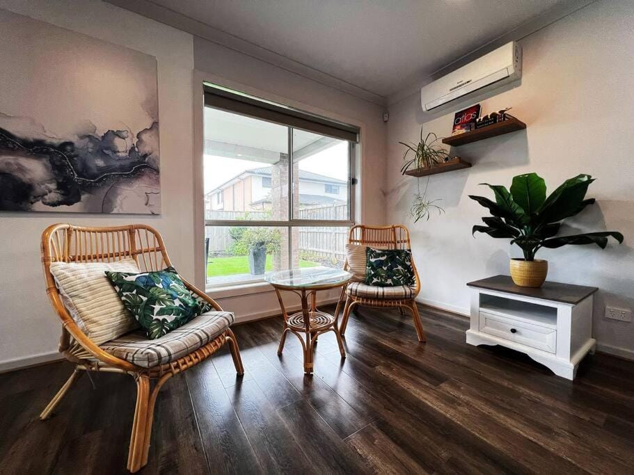 7 bedrooms double storey Home Villa in Melbourne