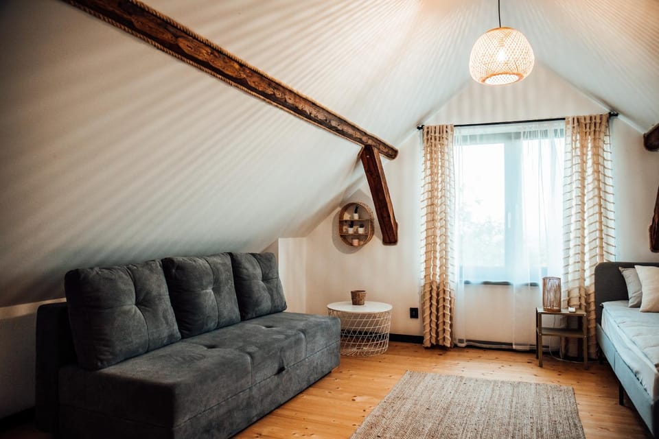 Bed, Photo of the whole room, Seating area