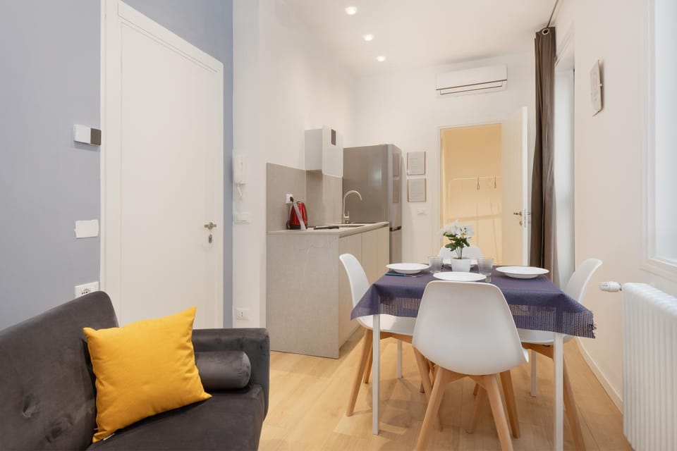 Kitchen or kitchenette, Living room, Seating area, Dining area, air conditioner