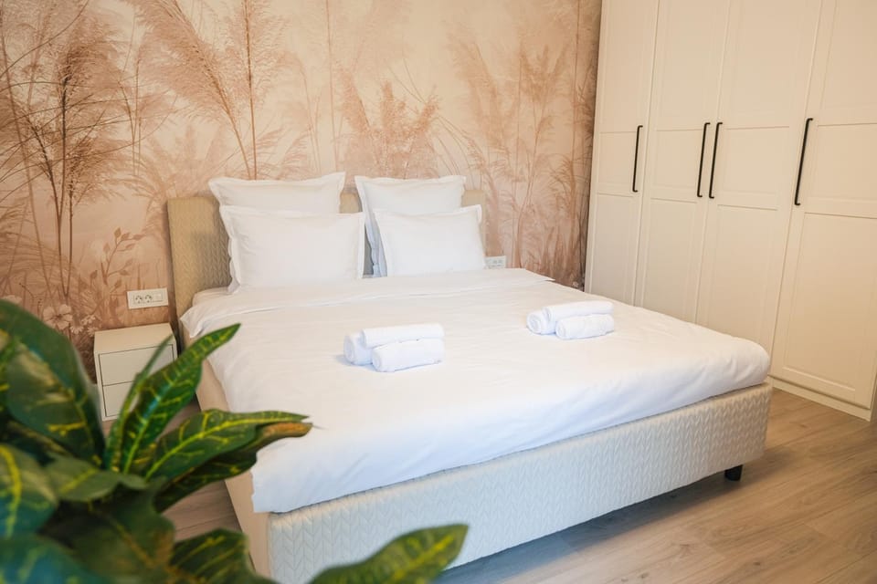 Bed, Bedroom, towels, wardrobe