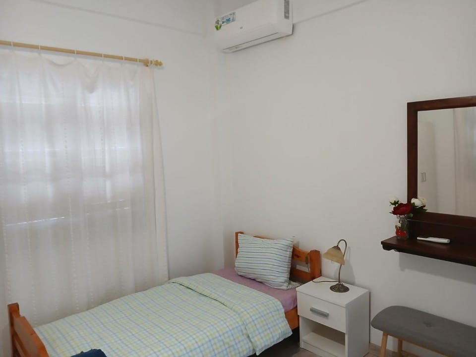 Bedroom, air conditioner