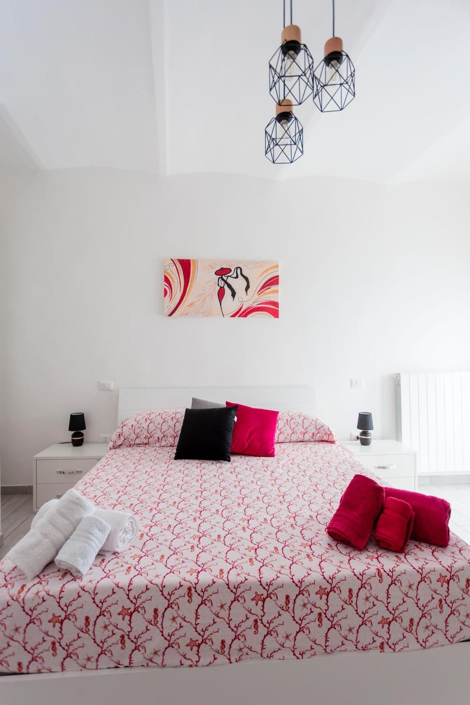 Bed, Photo of the whole room, Bedroom, towels