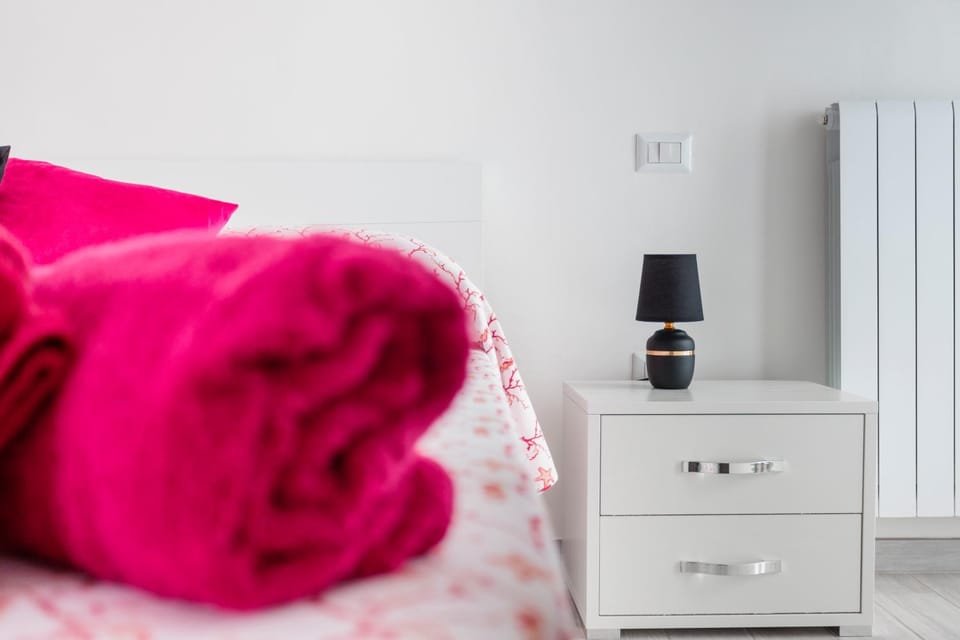 Bed, towels