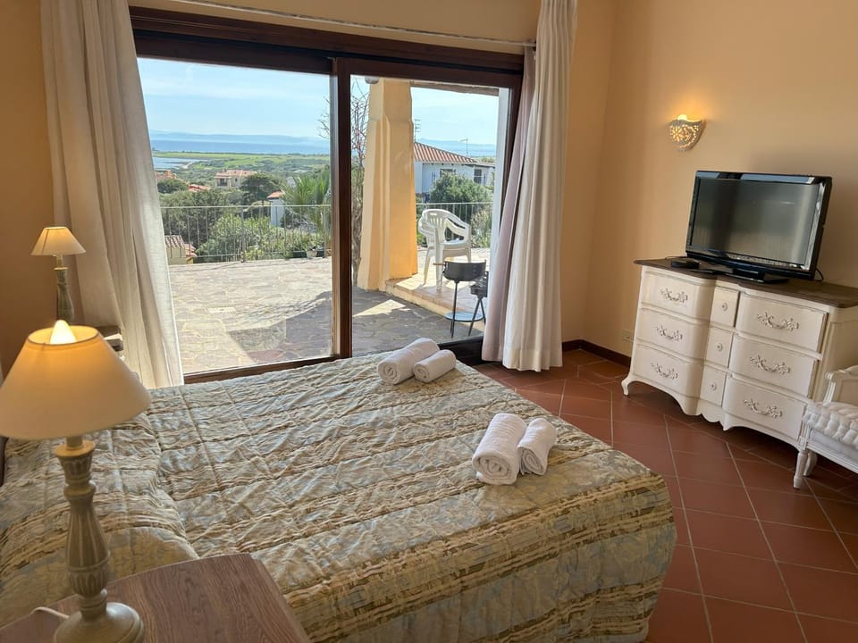 TV and multimedia, Bedroom, Sea view