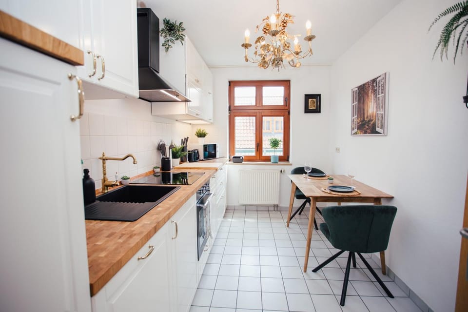 Kitchen or kitchenette, Dining area, stove