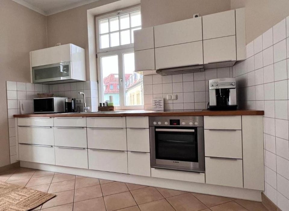 Kitchen or kitchenette, dishwasher, minibar, oven, stove, toaster