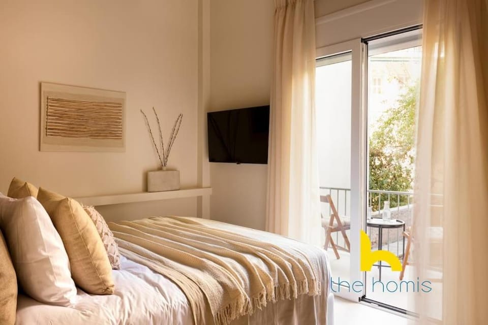 Luxurious Zen Retreat with Balcony and 300mbps WiFi Apartment in Athens
