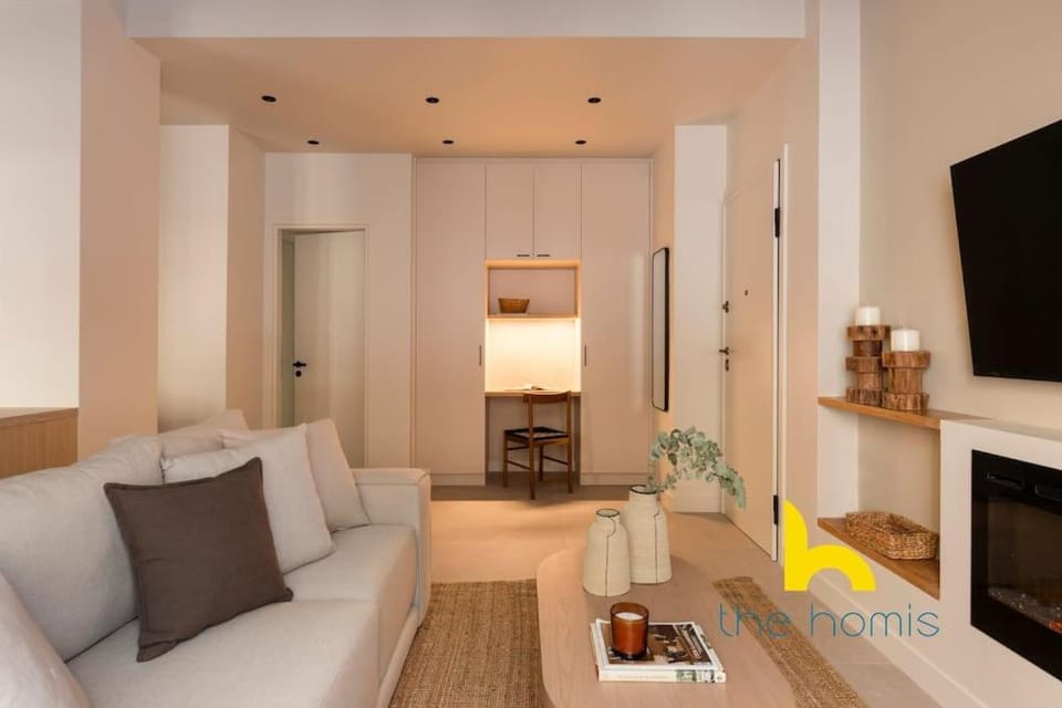 Luxurious Zen Retreat with Balcony and 300mbps WiFi Apartment in Athens