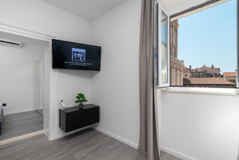 Communal lounge/ TV room, Day, TV and multimedia, View (from property/room), Evening entertainment